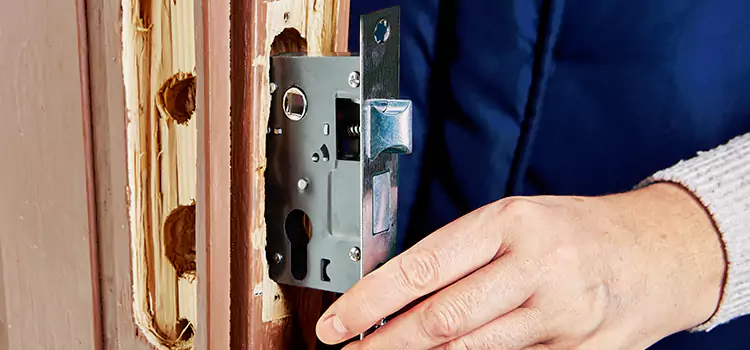 Garage Door Lock Replacement Warren